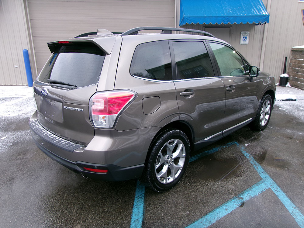
								2018 Subaru Forester Touring full									