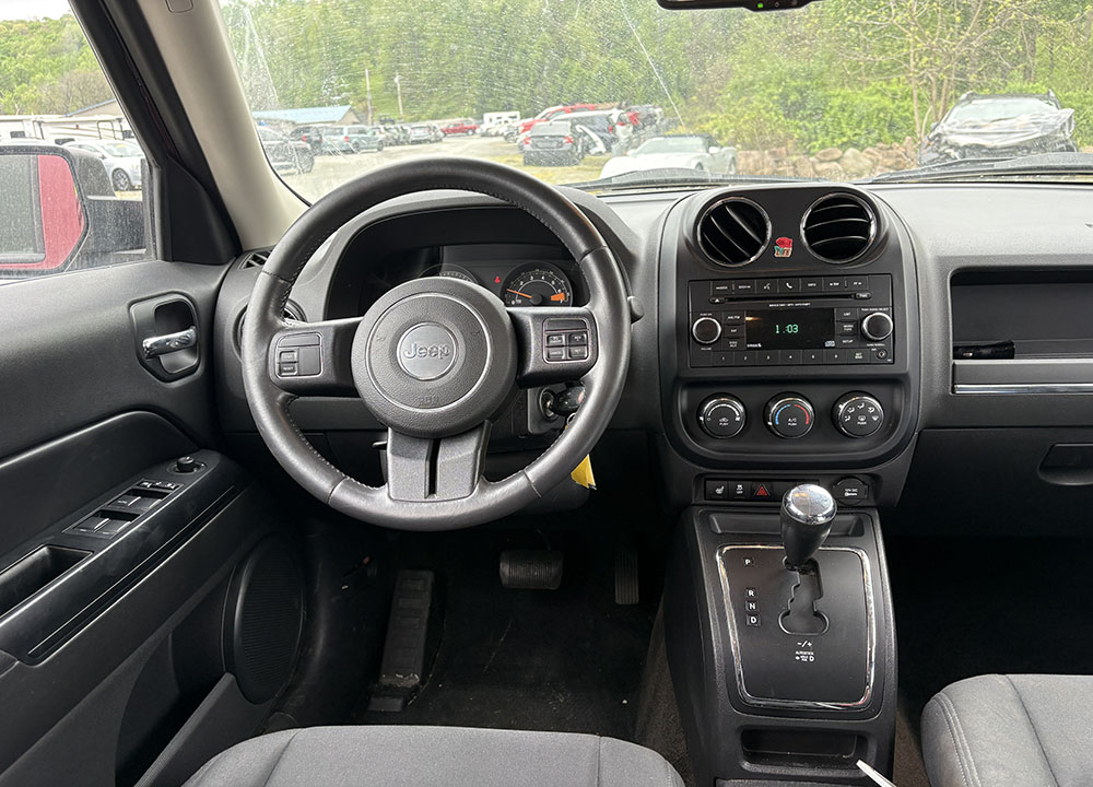 
								2014 Jeep Patriot Latitude full									