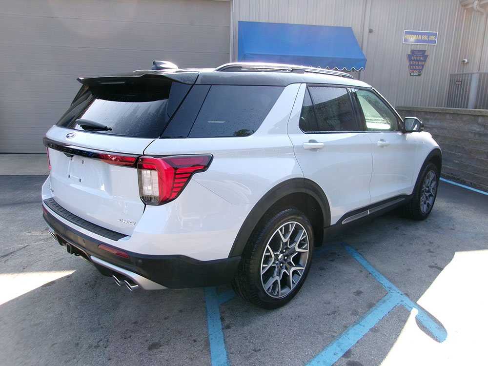 
								2025 Ford Explorer Platinum full									