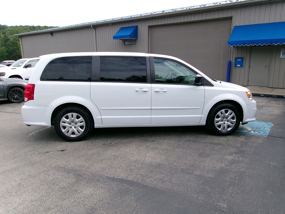 
								2017 Dodge Grand Caravan SE full									
