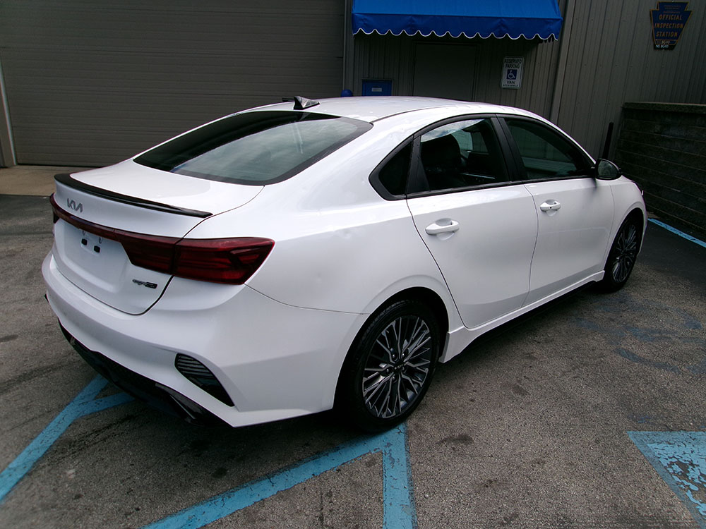 
								2022 KIA Forte GT-Line full									