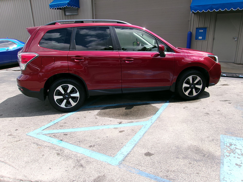 
								2017 Subaru Forester Premium full									