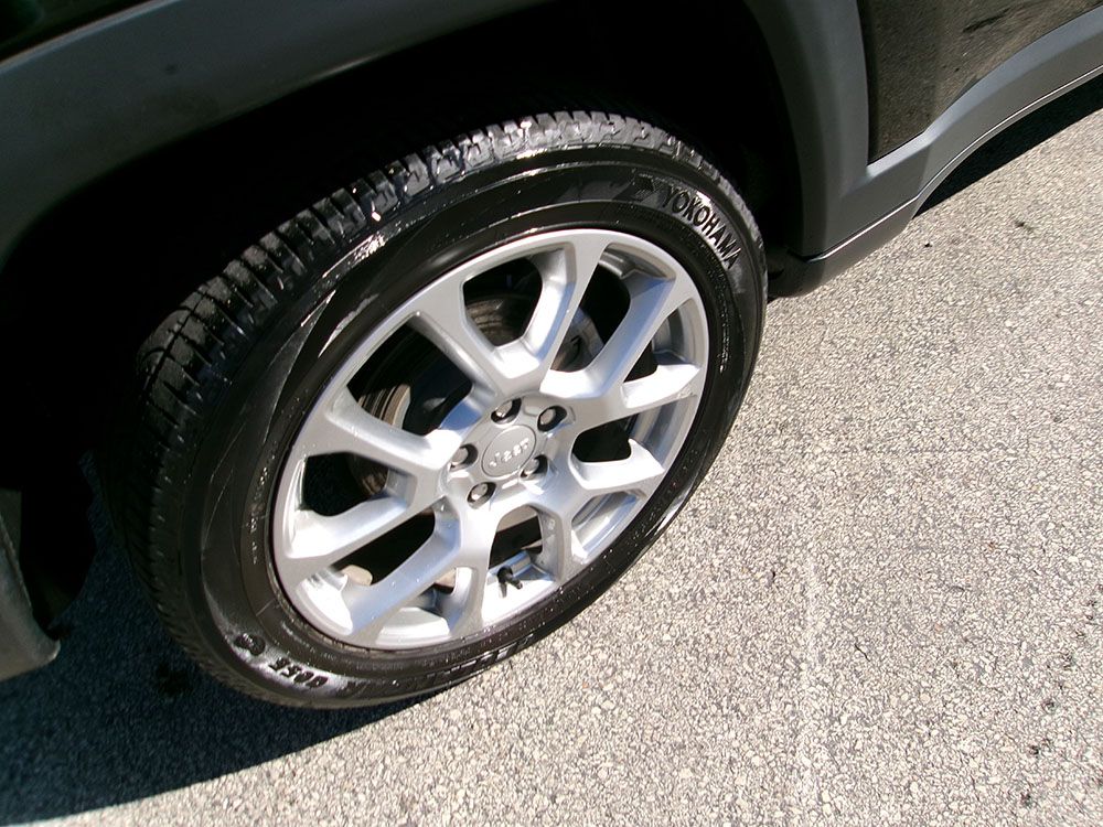 
								2023 Jeep Compass Latitude Lux full									