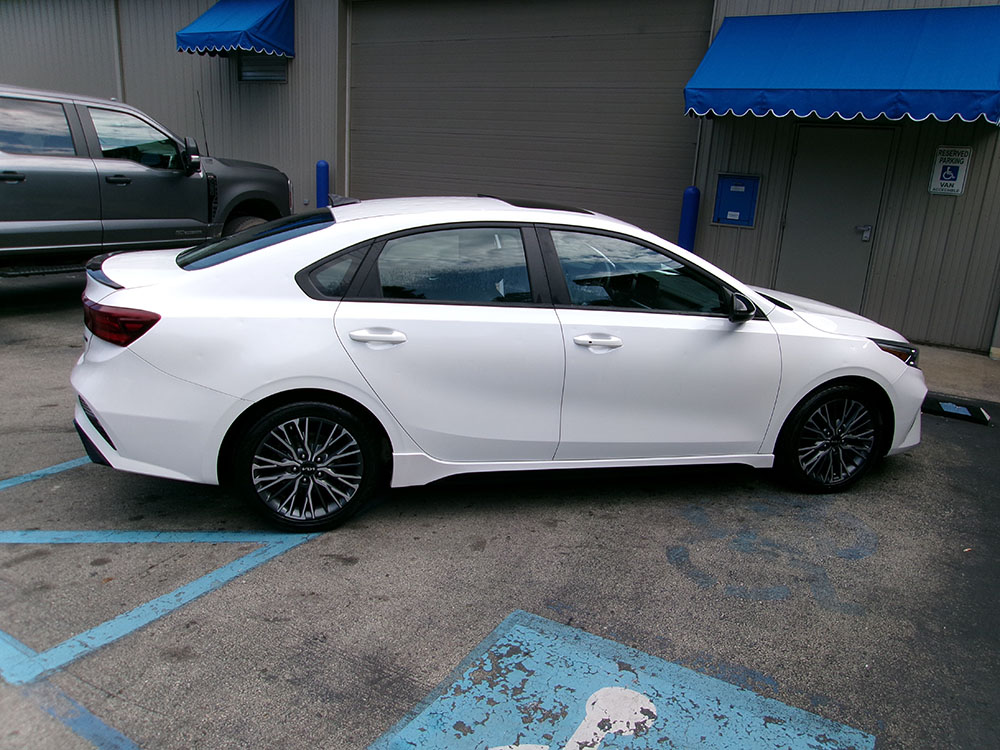 
								2022 KIA Forte GT-Line full									