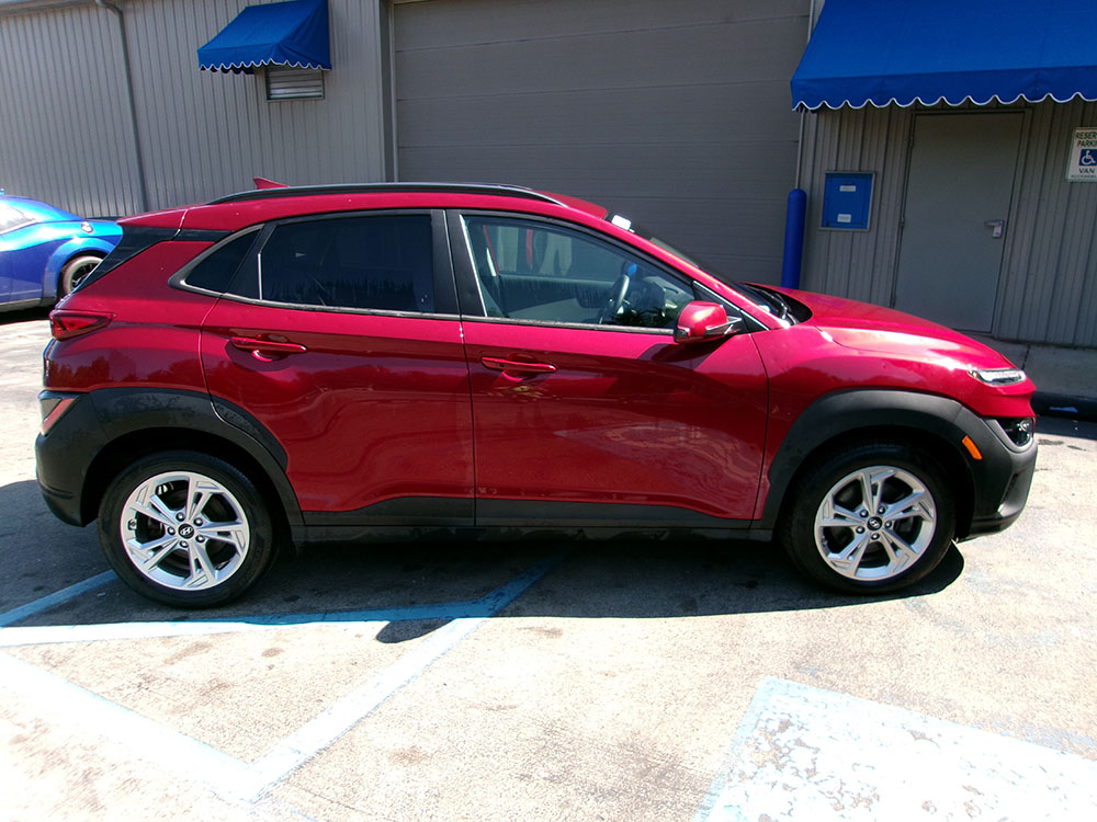
								2023 Hyundai Kona SEL full									