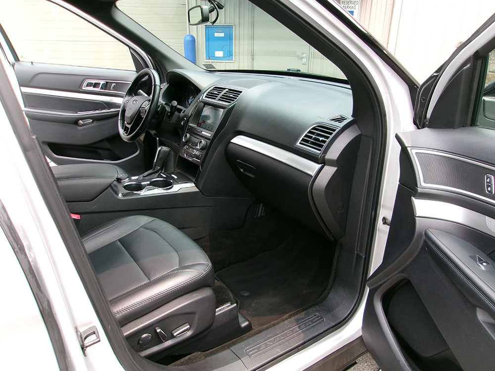 
								2017 Ford Explorer XLT full									