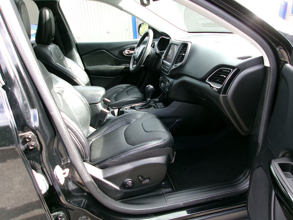
								2023 Jeep Cherokee Altitude full									