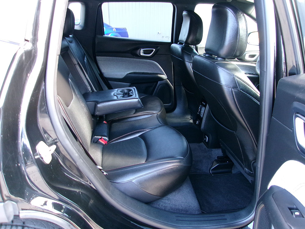 
								2023 Jeep Compass Latitude Lux full									