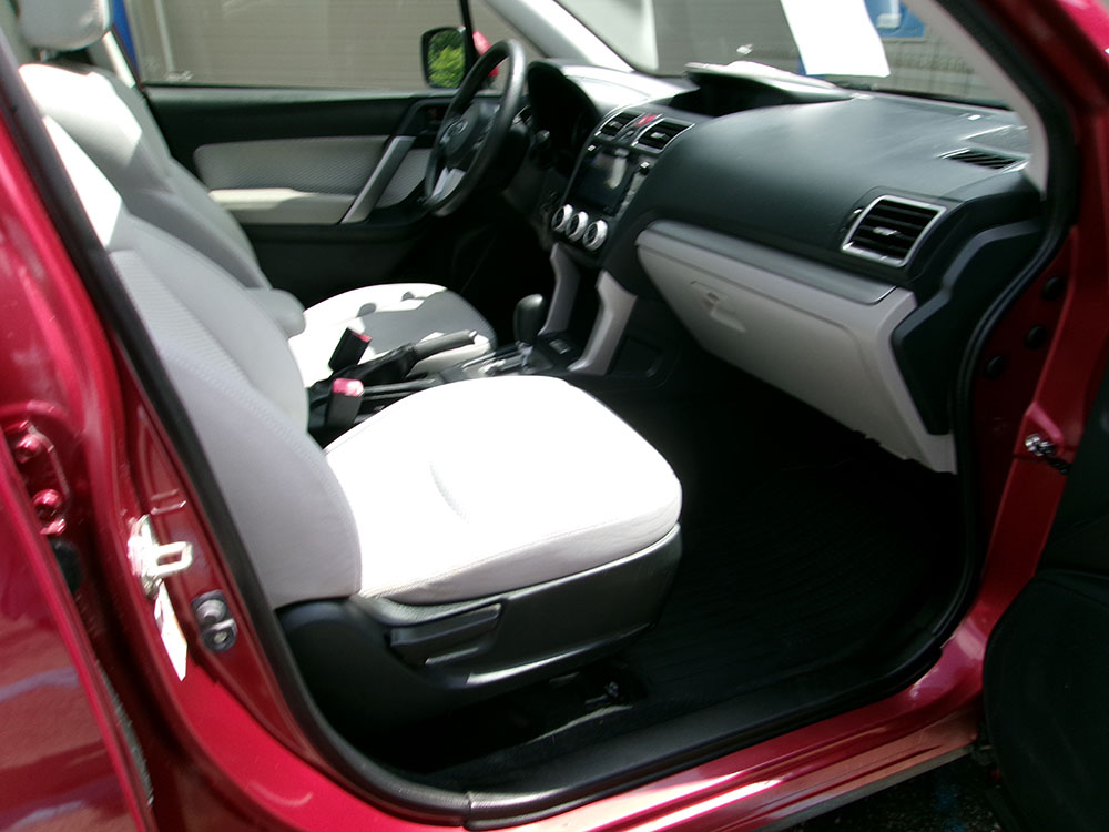 
								2017 Subaru Forester Premium full									