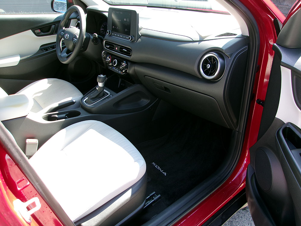 
								2023 Hyundai Kona SEL full									