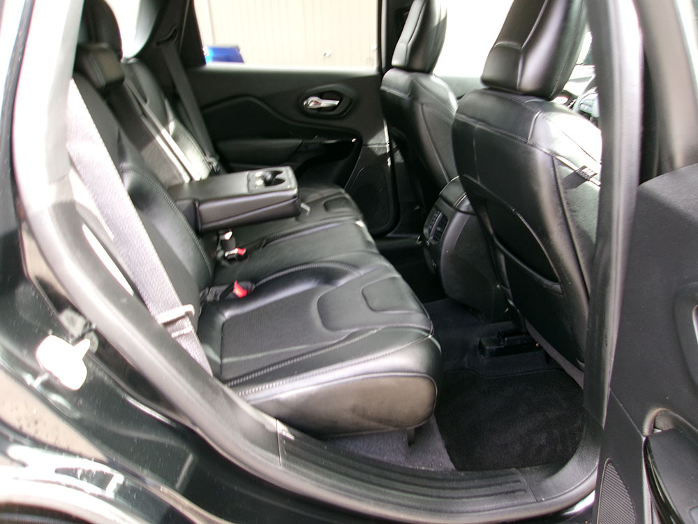
								2023 Jeep Cherokee Altitude full									