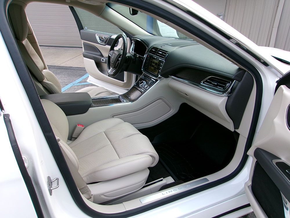 
								2018 Lincoln Continental Reserve full									