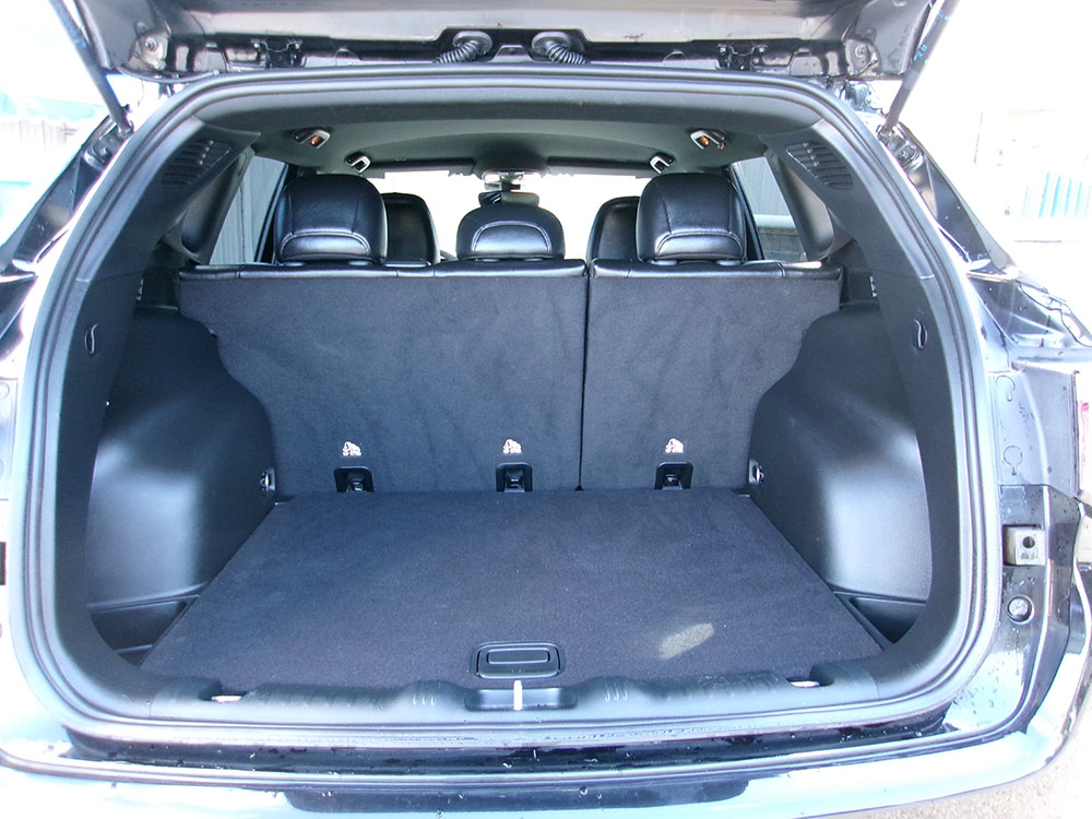 
								2023 Jeep Compass Latitude Lux full									