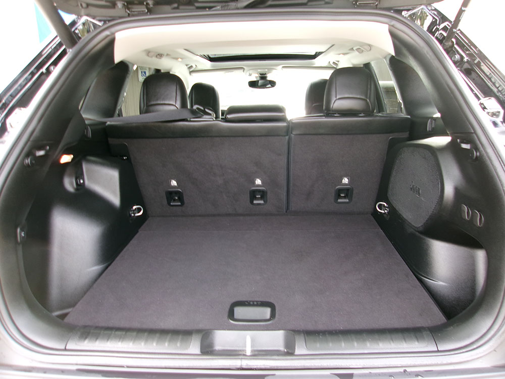 
								2023 Jeep Cherokee Altitude full									