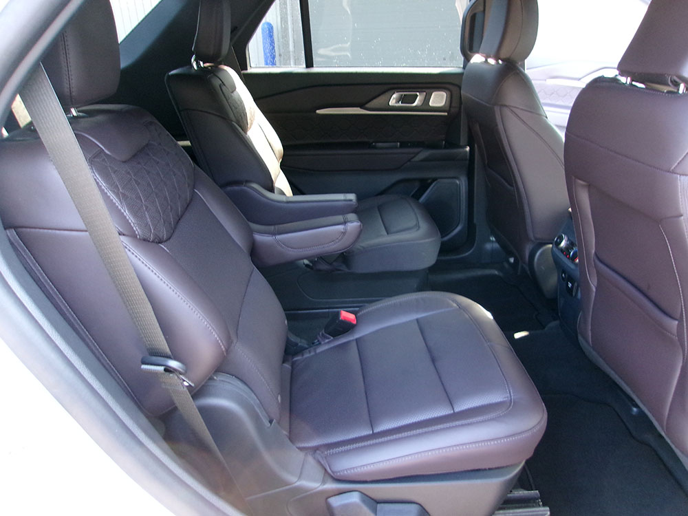 
								2025 Ford Explorer Platinum full									
