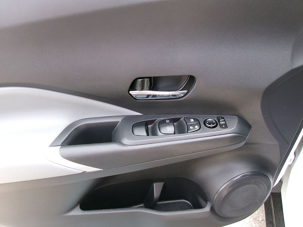 
								2024 Nissan Kicks SR full									