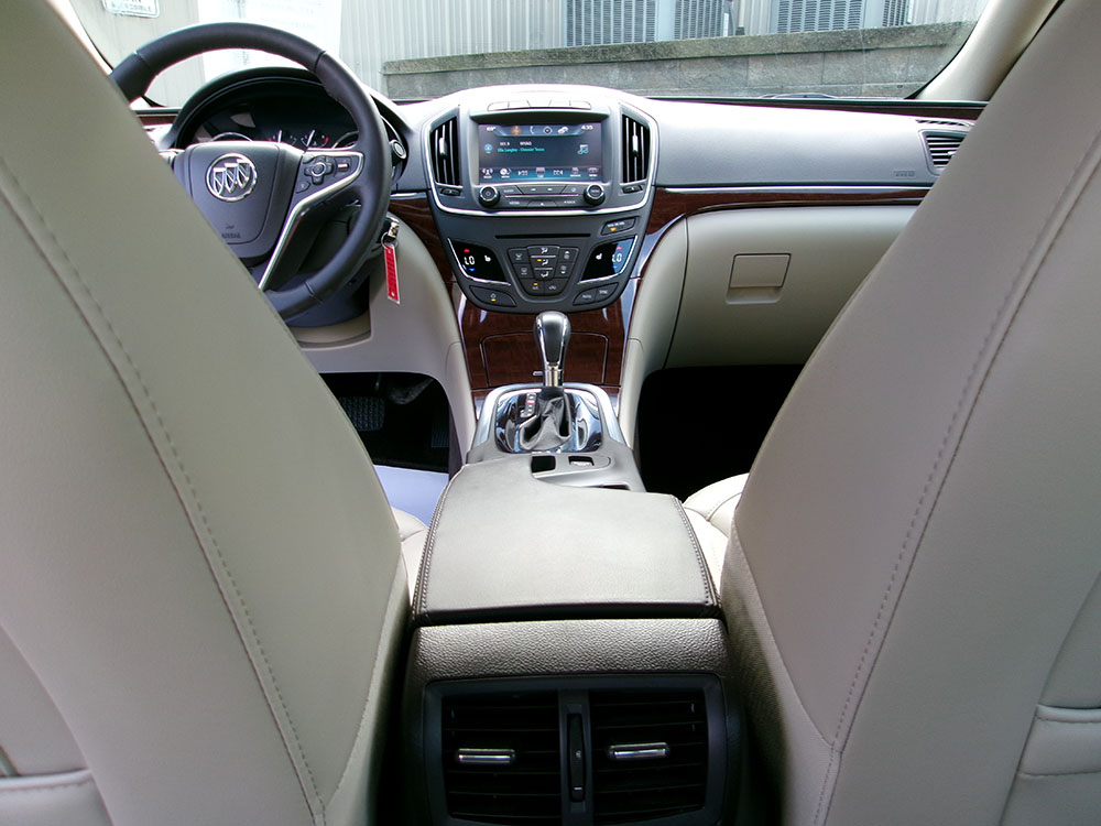
								2017 Buick Regal Sport Touring full									
