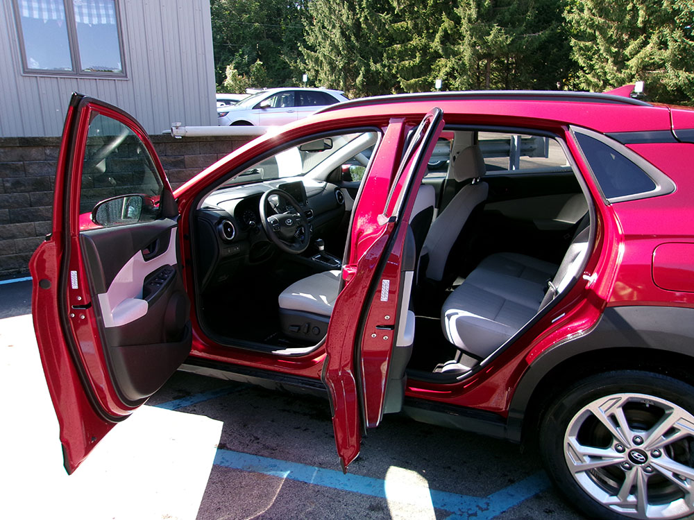 
								2023 Hyundai Kona SEL full									