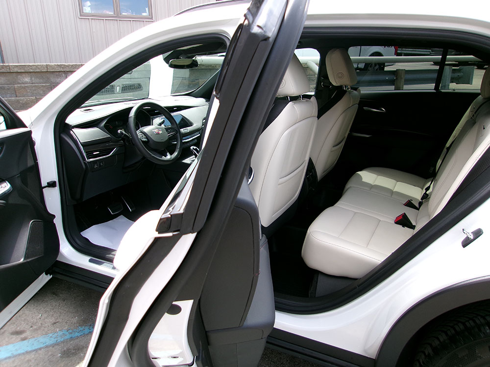 
								2023 Cadillac XT4 Sport full									
