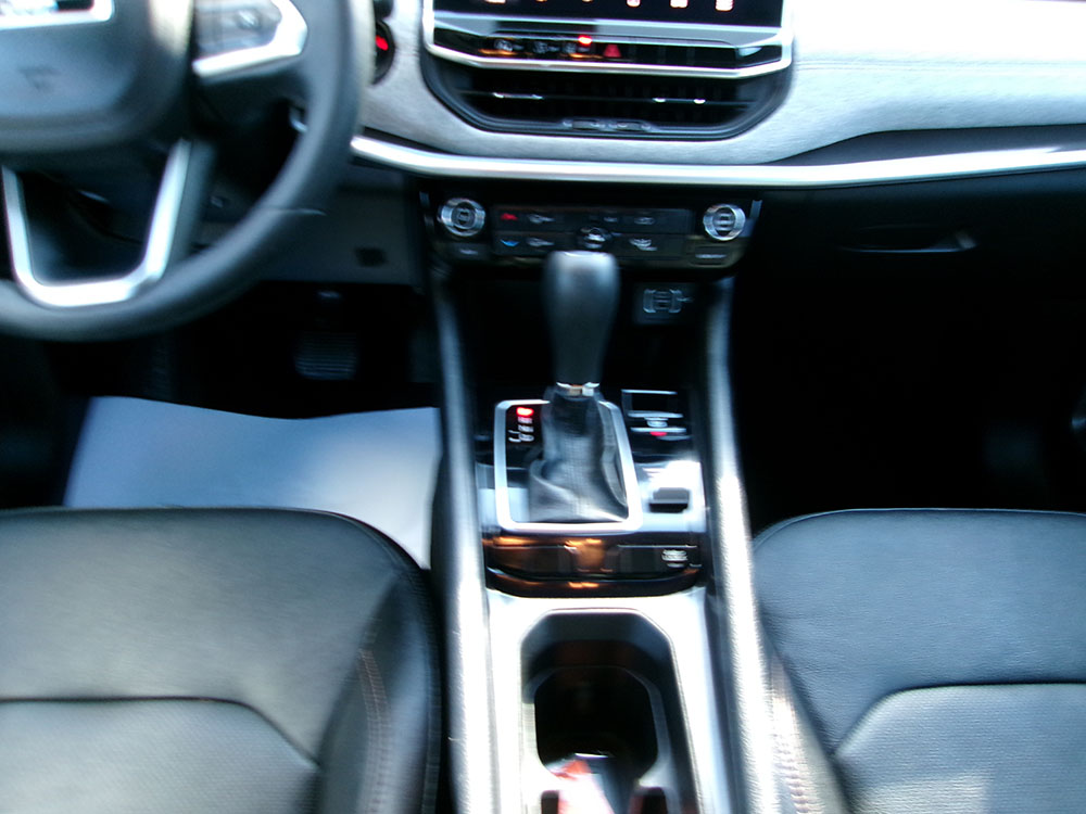 
								2023 Jeep Compass Latitude Lux full									