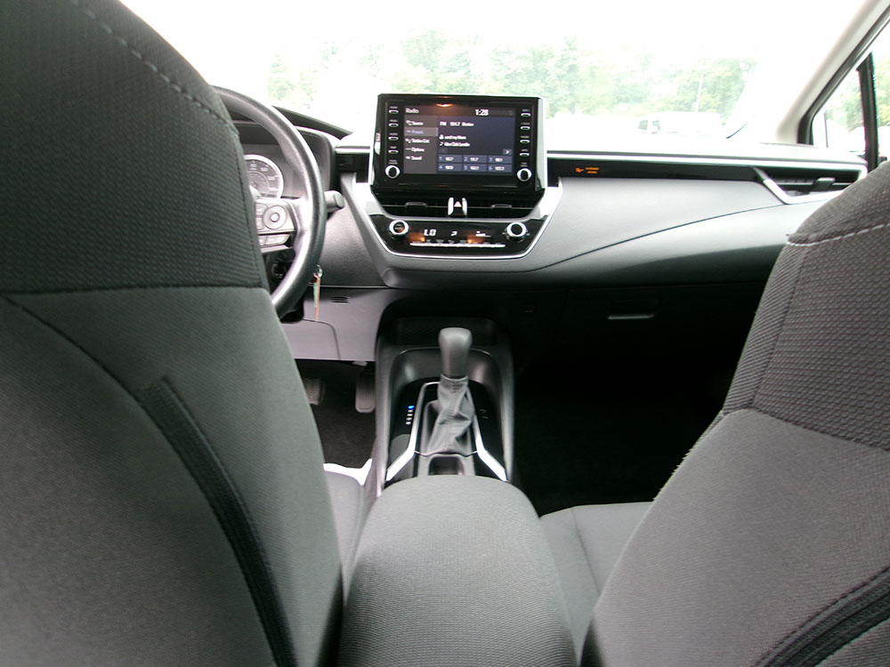 
								2020 Toyota Corolla LE full									