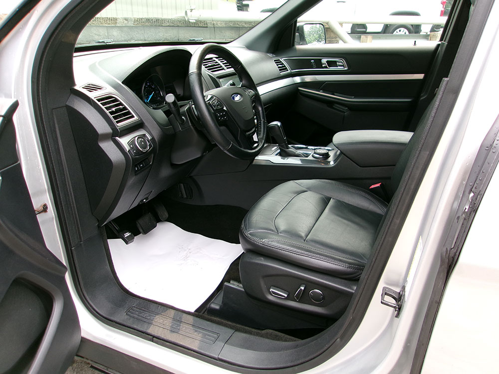 
								2017 Ford Explorer XLT full									