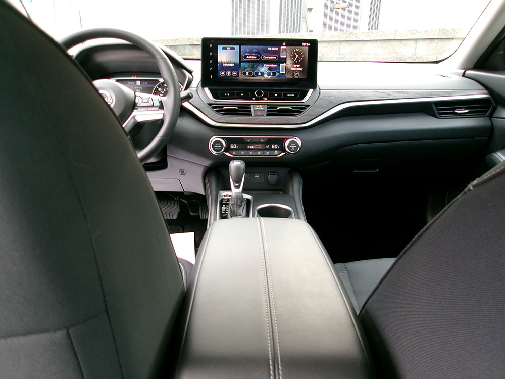
								2025 Nissan Altima SV full									