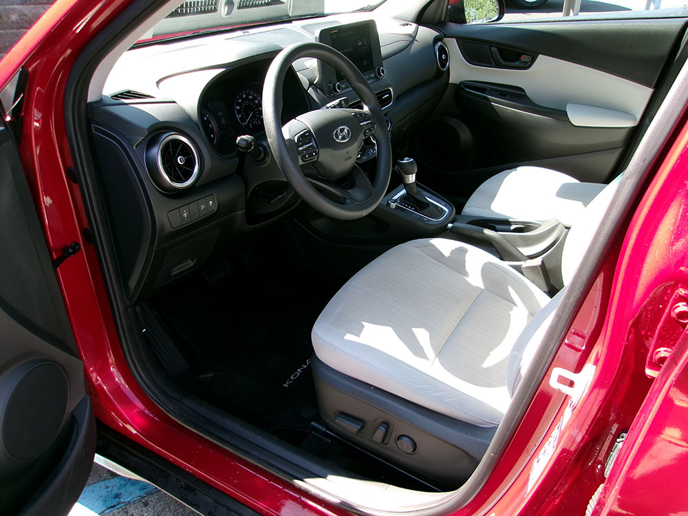 
								2023 Hyundai Kona SEL full									