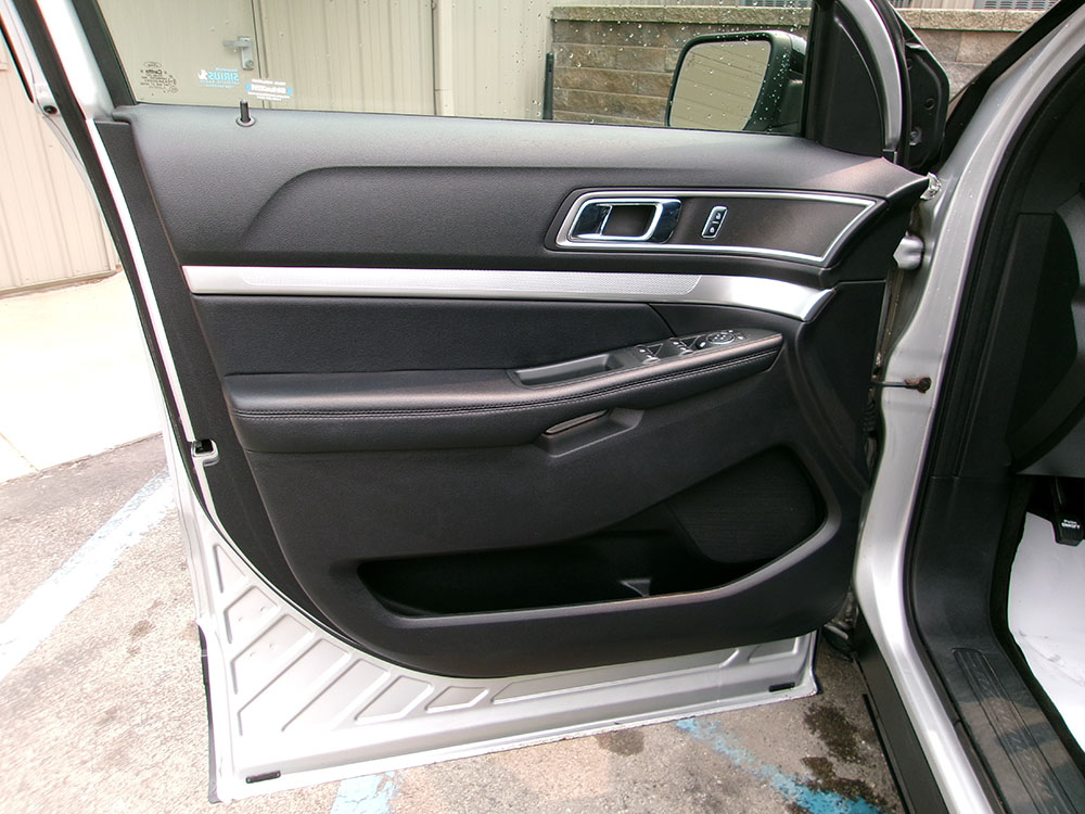 
								2017 Ford Explorer XLT full									