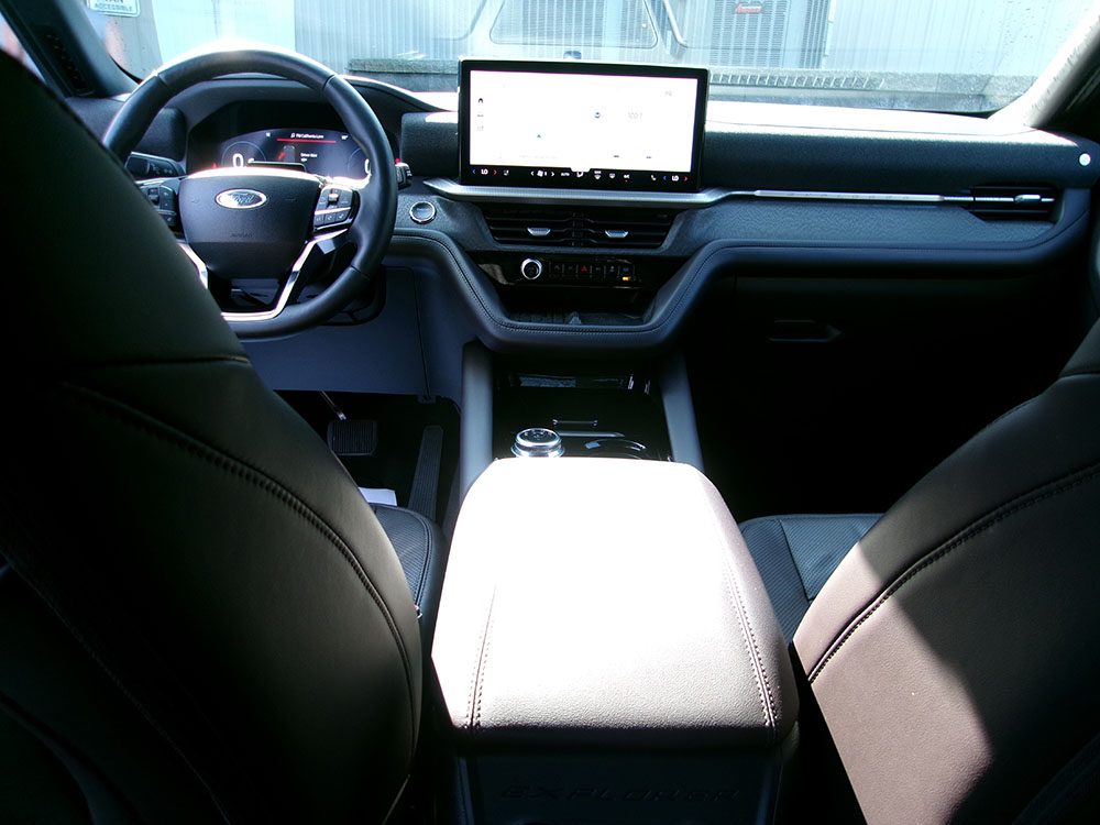
								2025 Ford Explorer Platinum full									