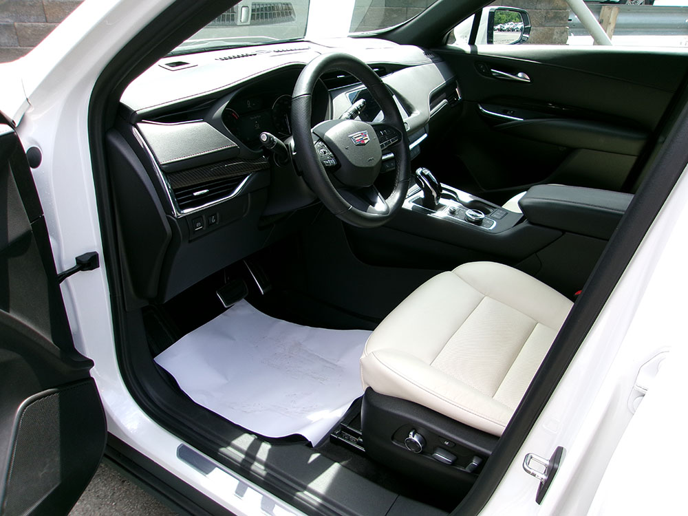 
								2023 Cadillac XT4 Sport full									