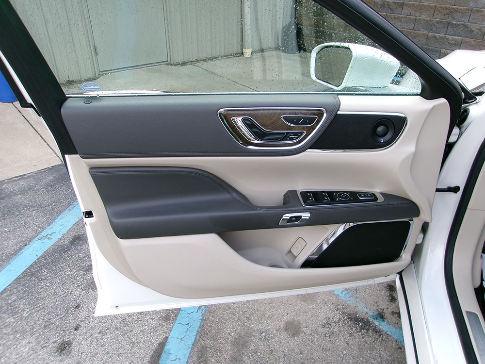 
								2018 Lincoln Continental Reserve full									