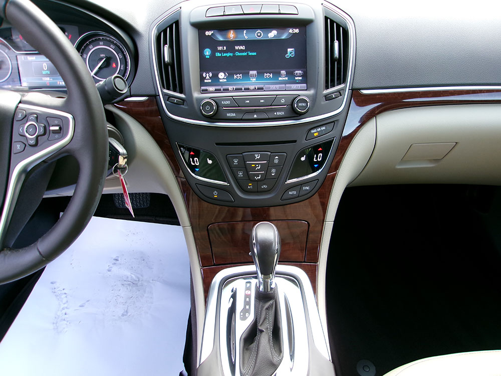 
								2017 Buick Regal Sport Touring full									