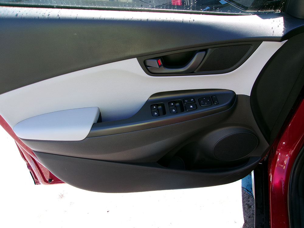 
								2023 Hyundai Kona SEL full									