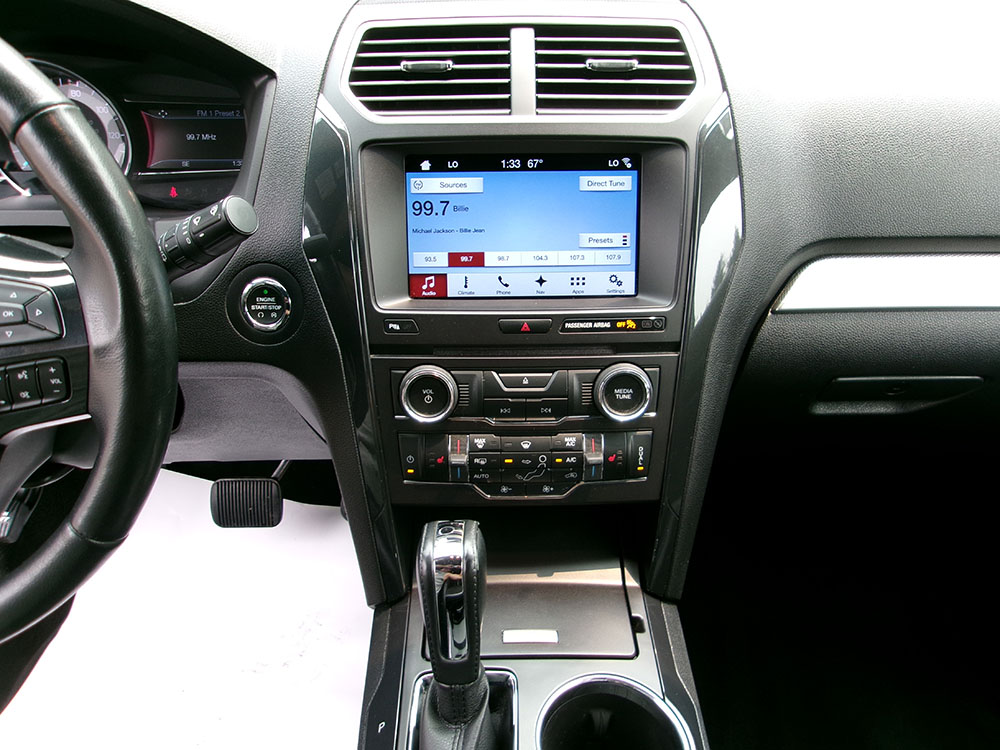 
								2017 Ford Explorer XLT full									