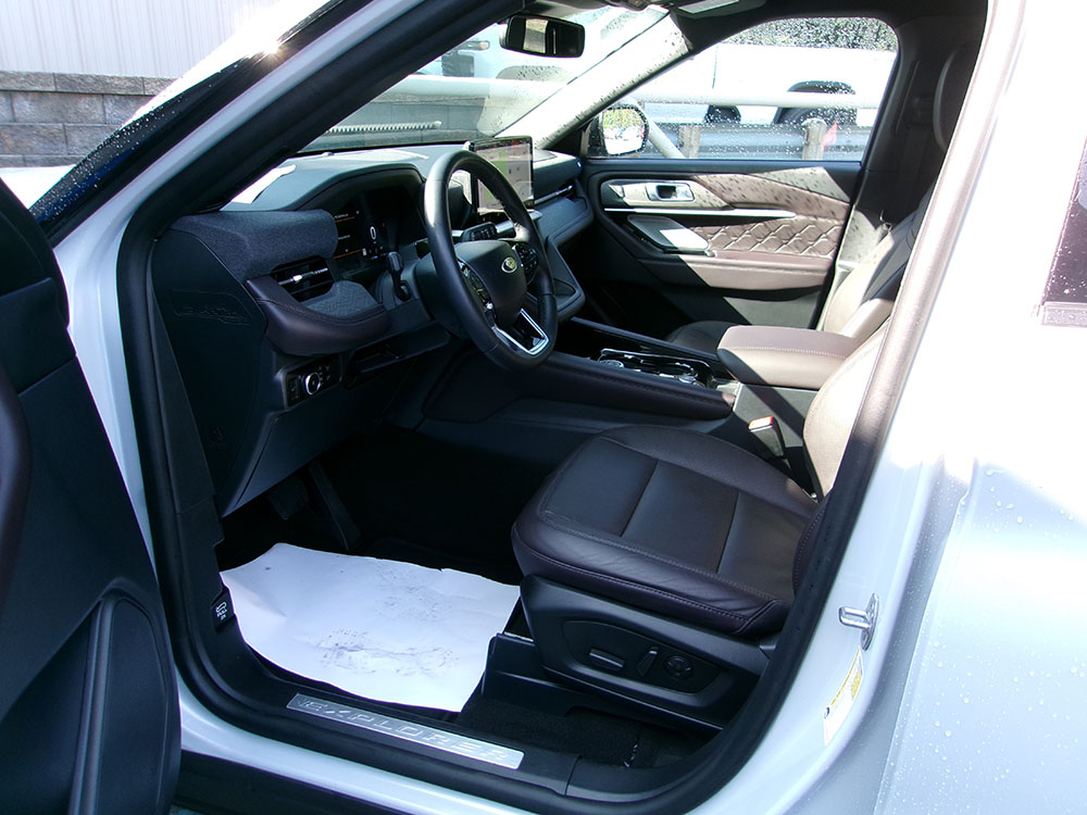 
								2025 Ford Explorer Platinum full									