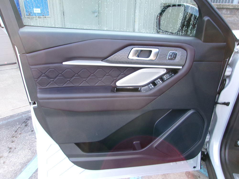
								2025 Ford Explorer Platinum full									