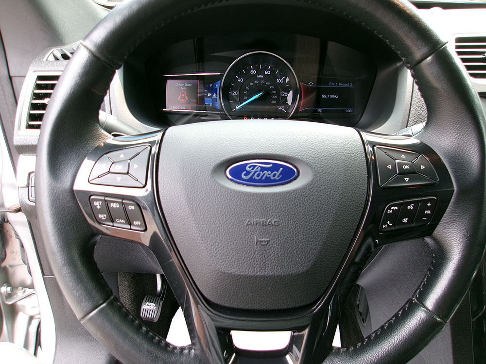
								2017 Ford Explorer XLT full									