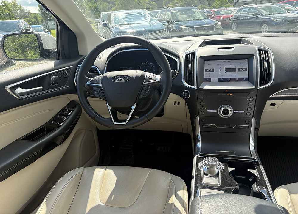 
								2020 Ford Edge Titanium full									