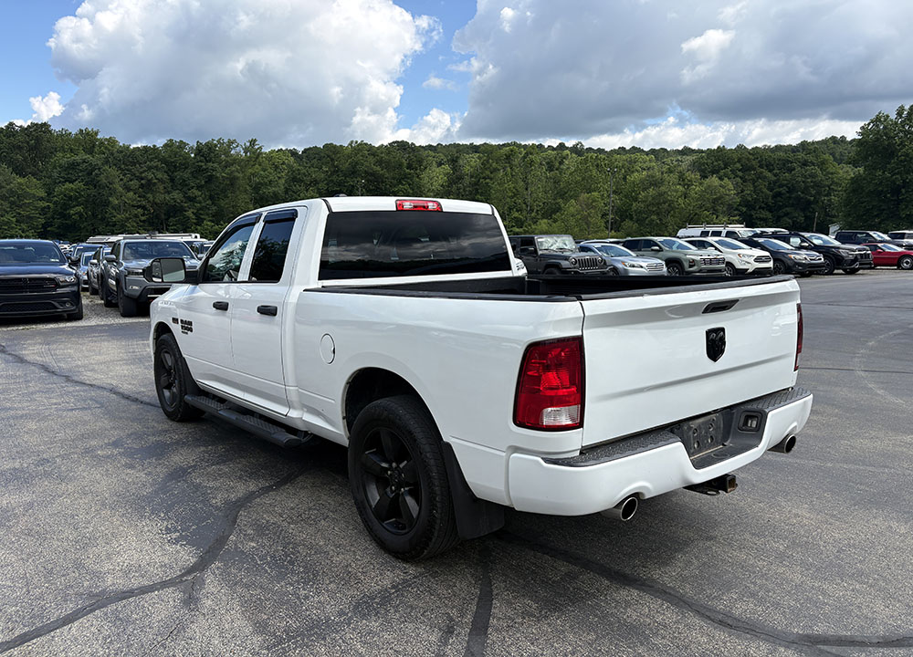 
								2019 RAM 1500 Classic Express Crew Cab full									