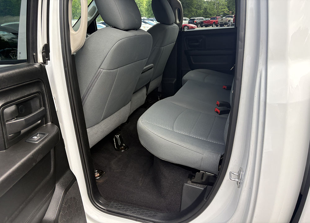 
								2019 RAM 1500 Classic Express Crew Cab full									