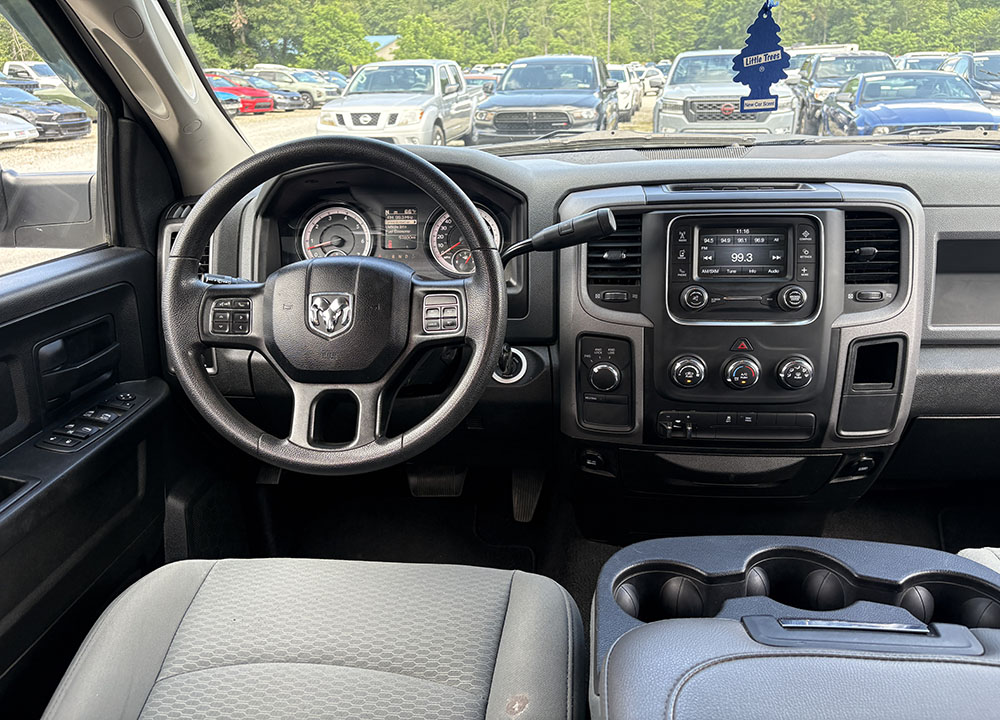 
								2019 RAM 1500 Classic Express Crew Cab full									