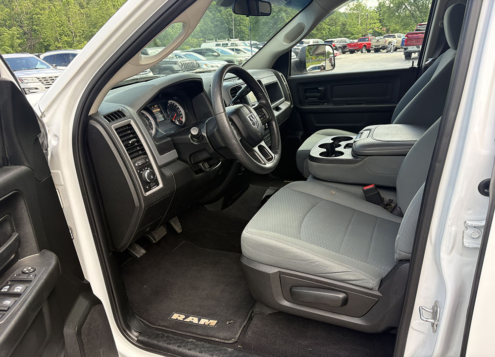 
								2019 RAM 1500 Classic Express Crew Cab full									