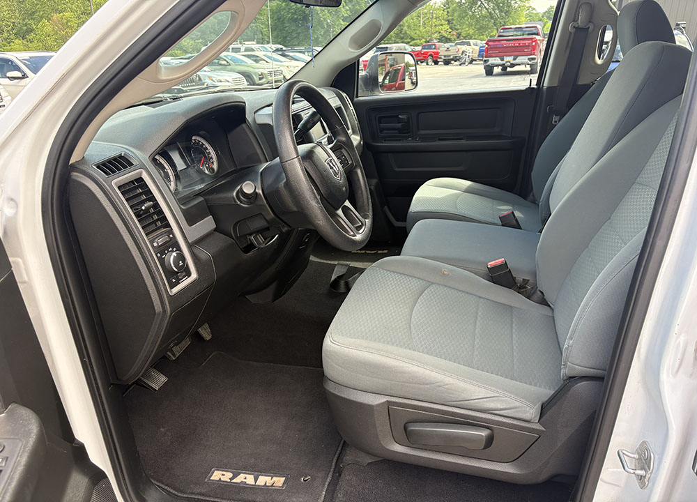 
								2019 RAM 1500 Classic Express Crew Cab full									