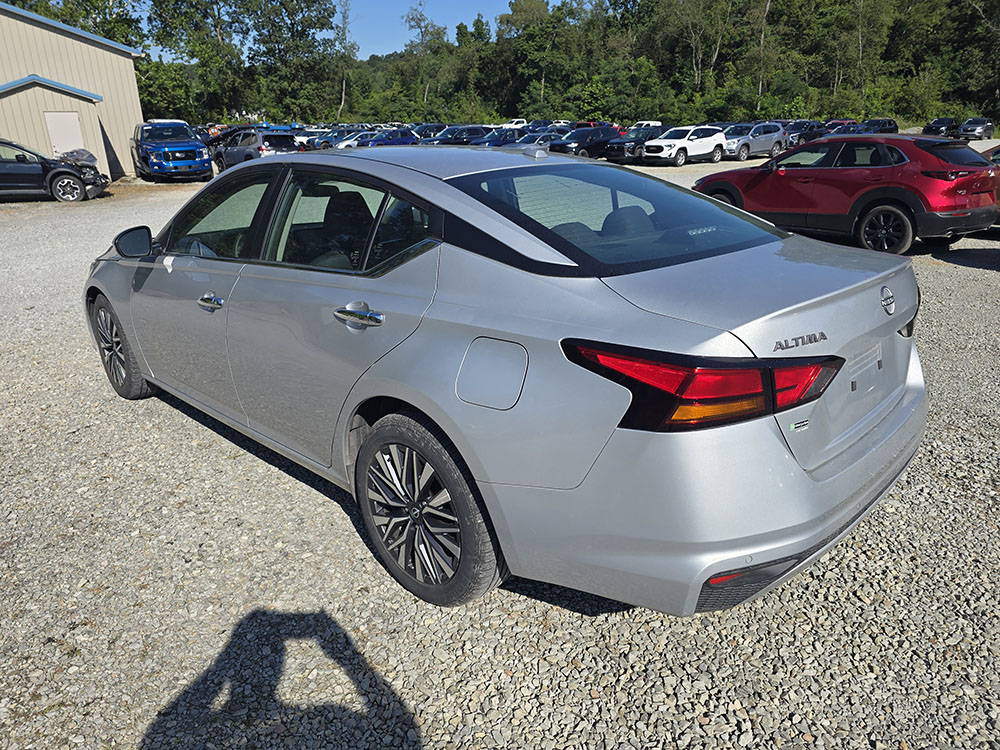 
								2023 Nissan Altima SV full									