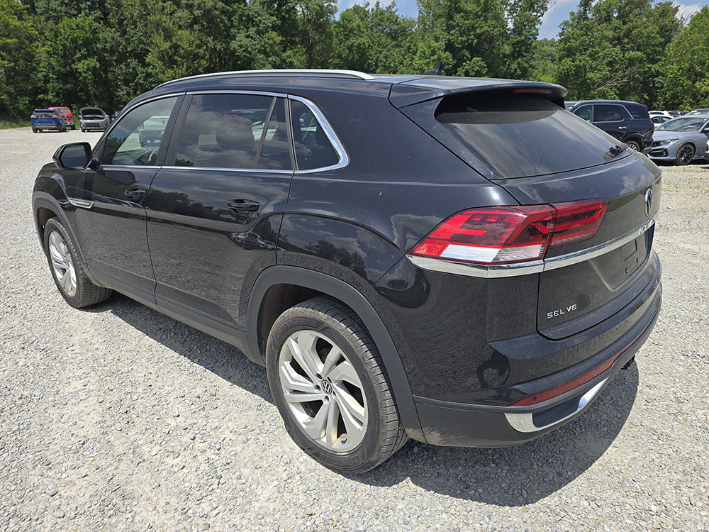 
								2021 Volkswagen Atlas Cross Sport SEL full									