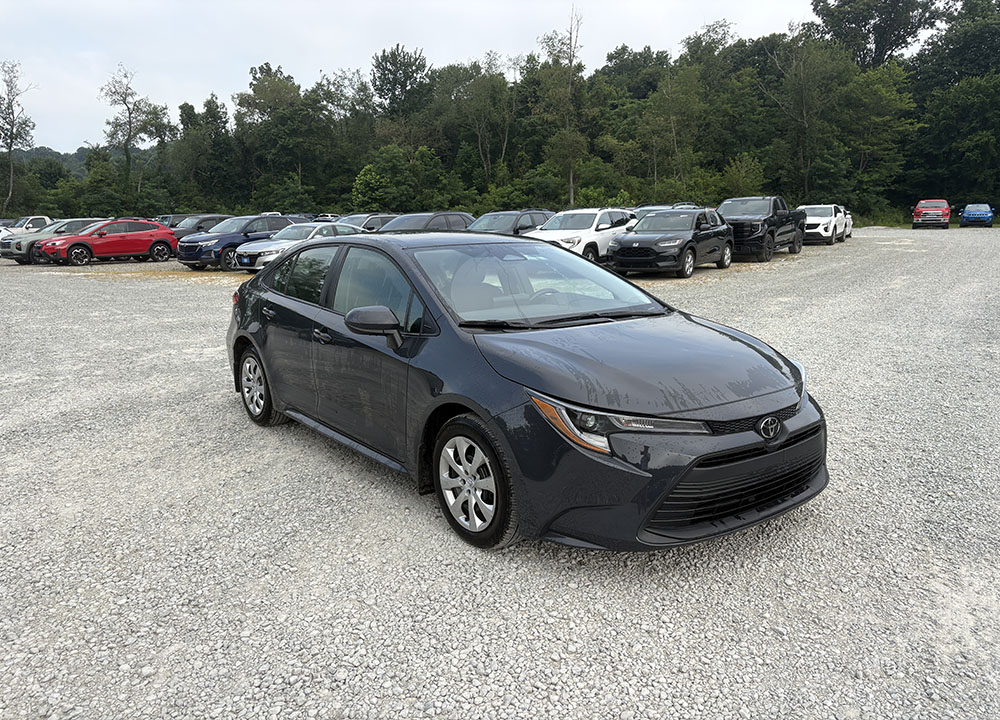 
								2025 Toyota Corolla LE full									