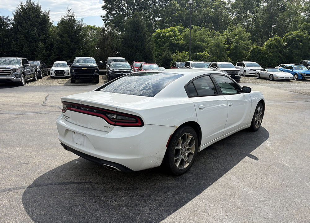 
								2015 Dodge Charger SXT full									