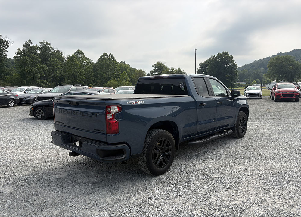 
								2024 Chevrolet Silverado 1500 Custom full									