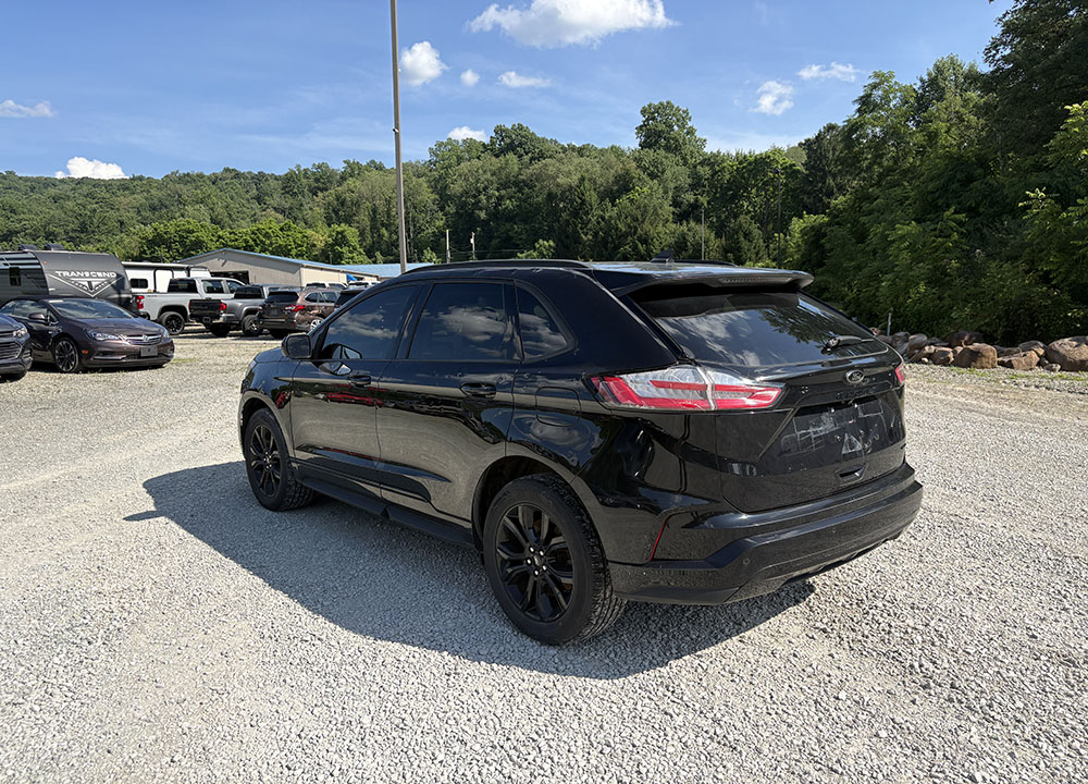 
								2024 Ford Edge SE full									
